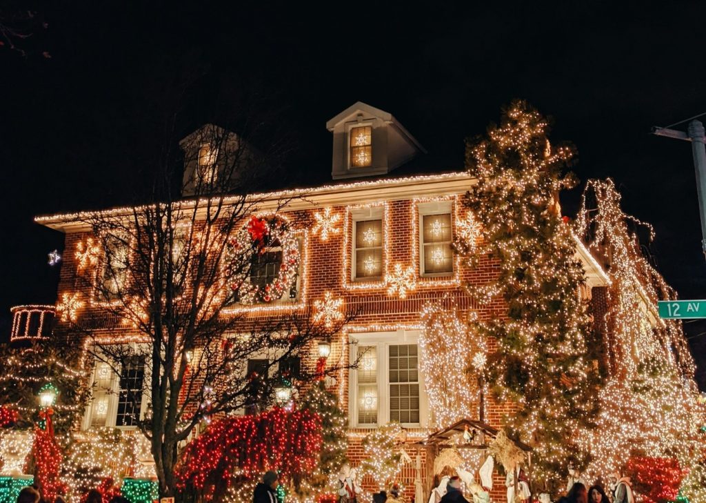 A house decorated by professional residential Christmas light installation service in Houston